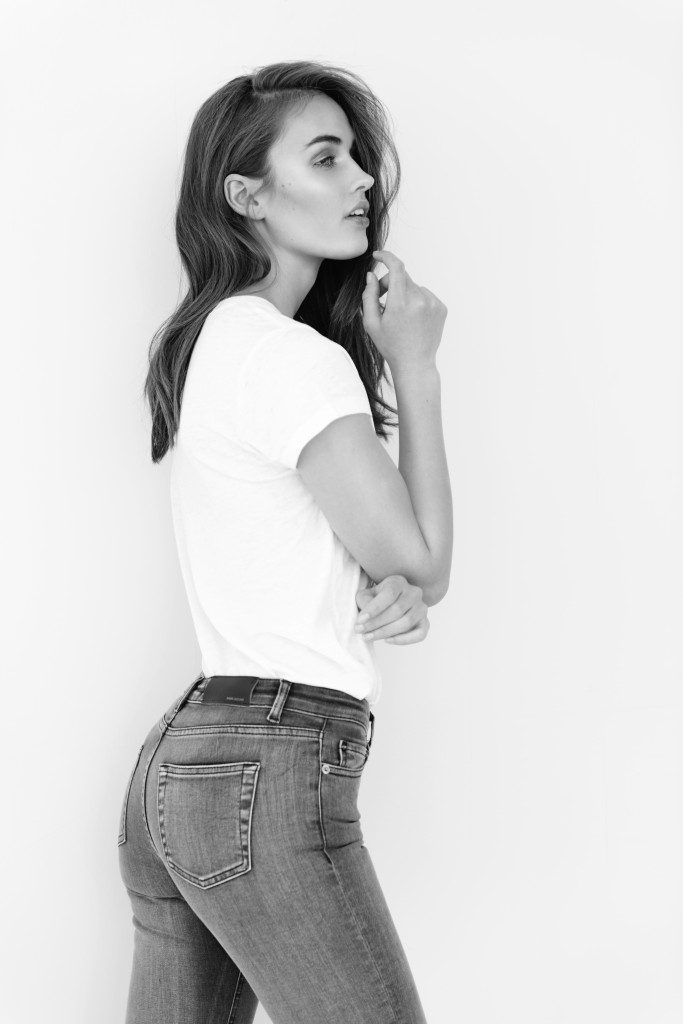 Graa Jeans-hvid væg_0025-sh
